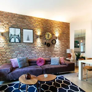 Apartment Spacious 3br With Ac In Living Room, 2 Balconies, Krakow